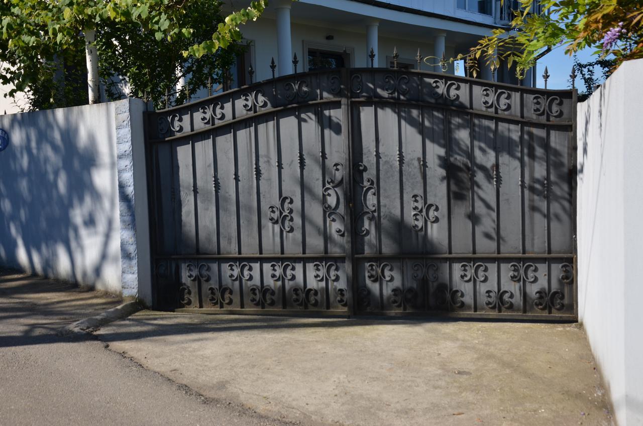 Tj Guest House Makhinjauri Ngoại thất bức ảnh